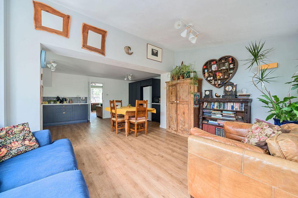 Property photo 3 of 18