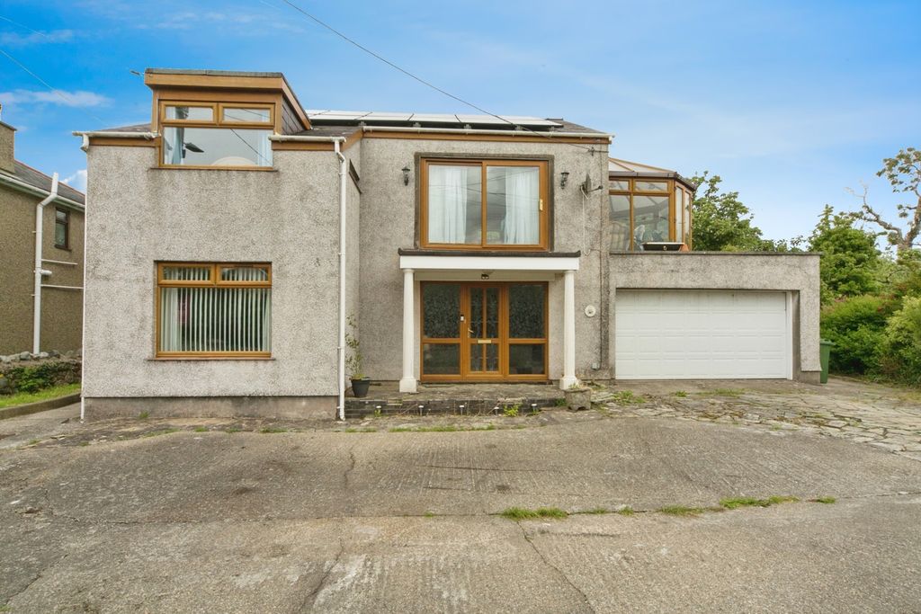 Property photo 2 of 18 Photo