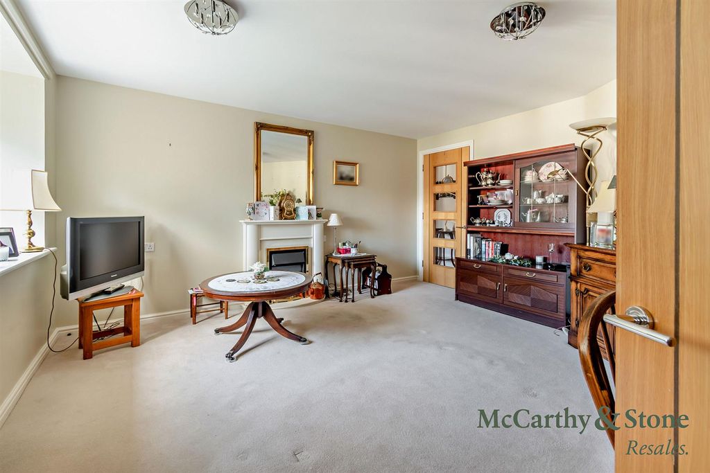 Property photo 3 of 24 8708539-Interior11-800.Jpg