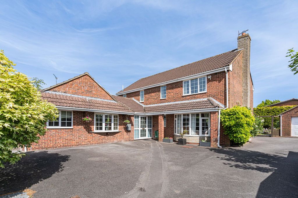 Property photo 1 of 39