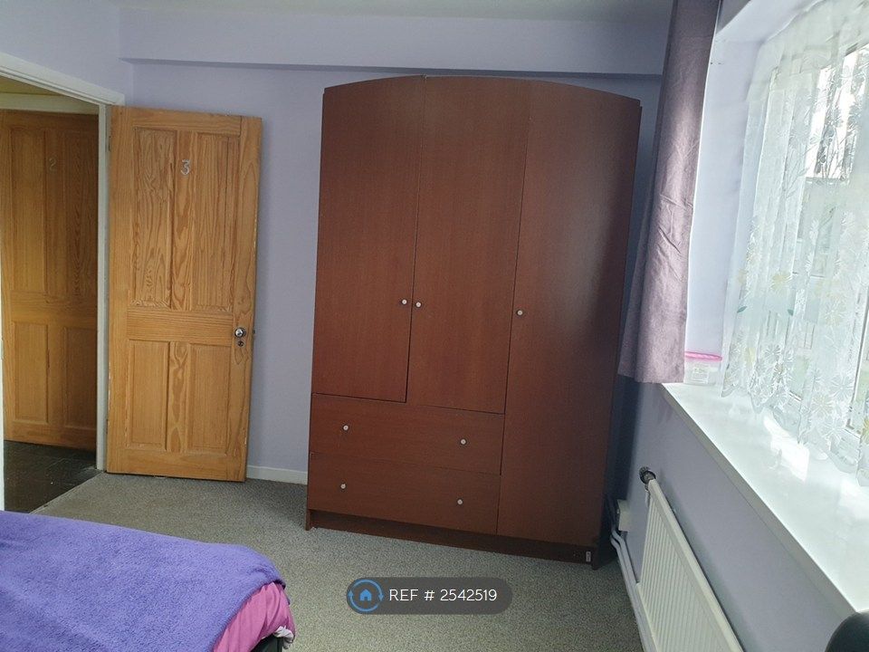 Property photo 3 of 10 Spaciously Furnished Double Room