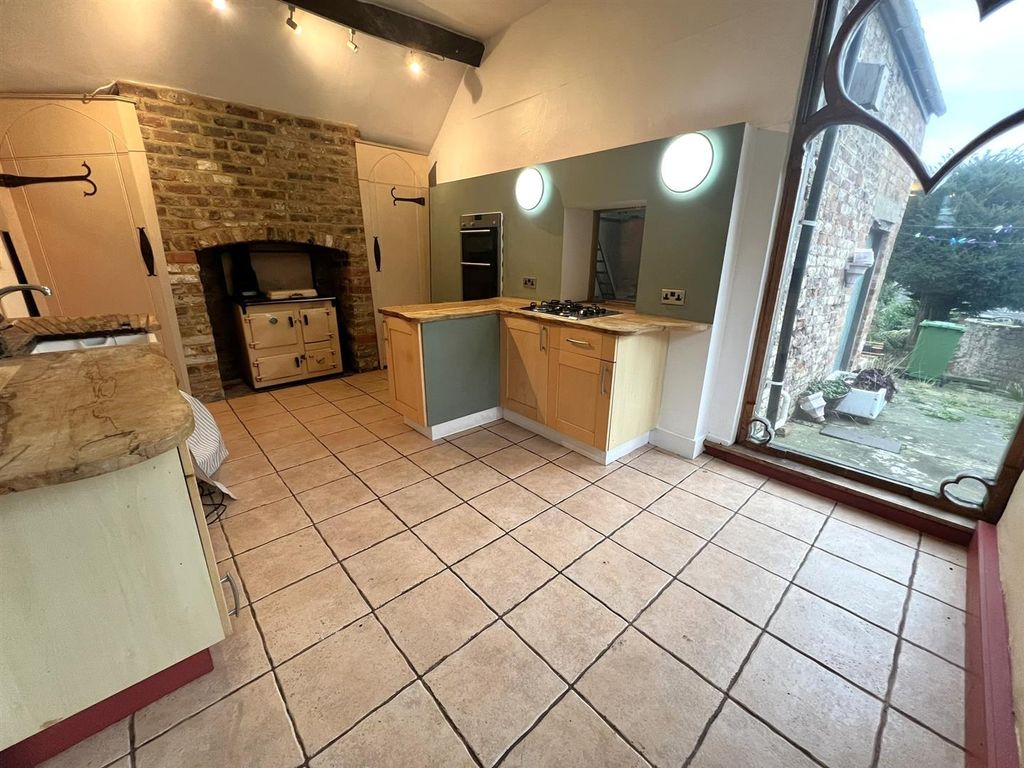 Property photo 2 of 23