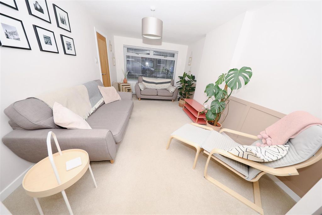 Property photo 2 of 19 c