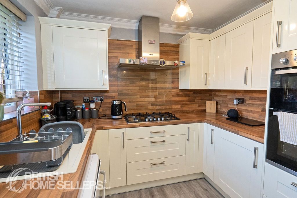 Property photo 2 of 29 Picture No. 27