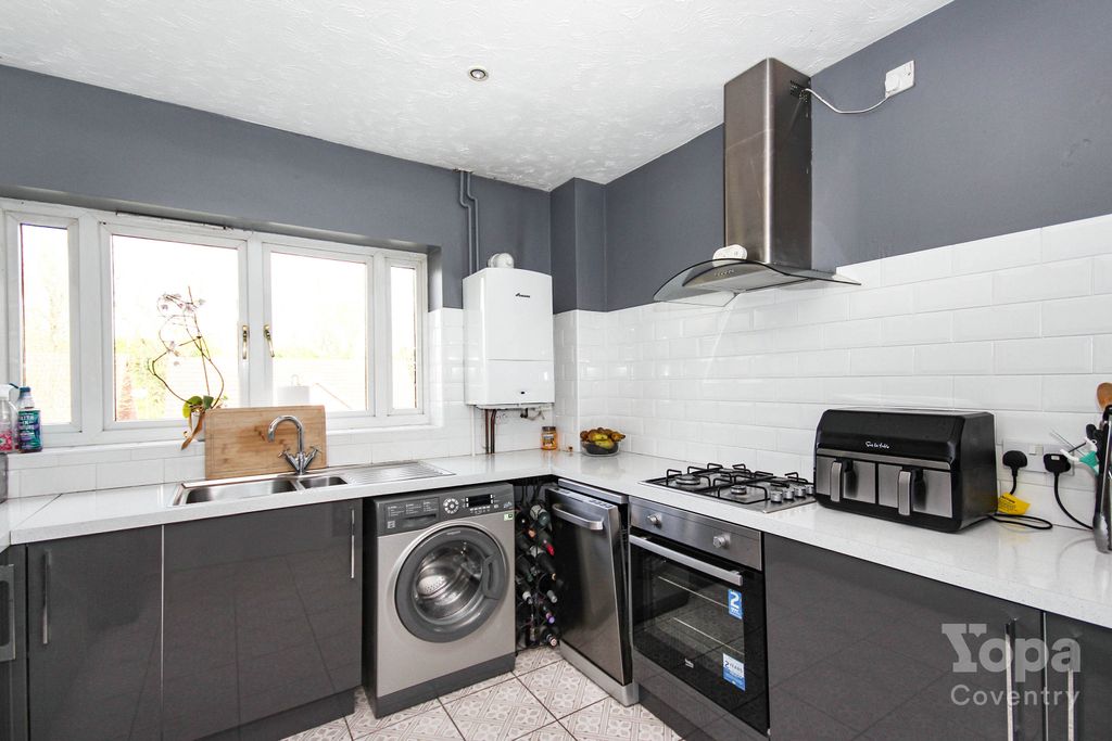 Property photo 2 of 19 Kitchen