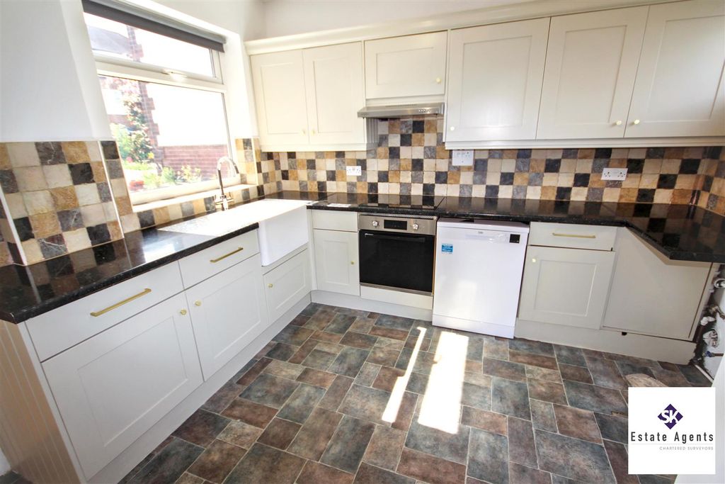 Property photo 3 of 24 Kitchen