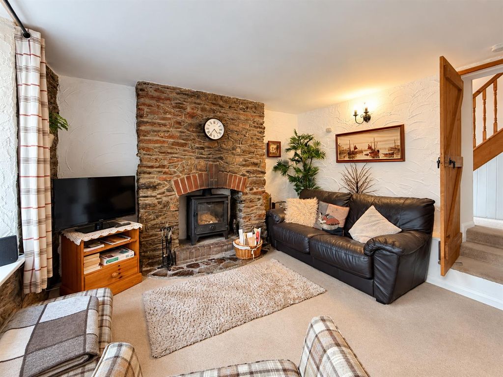 Property photo 2 of 14 Living Room.Png