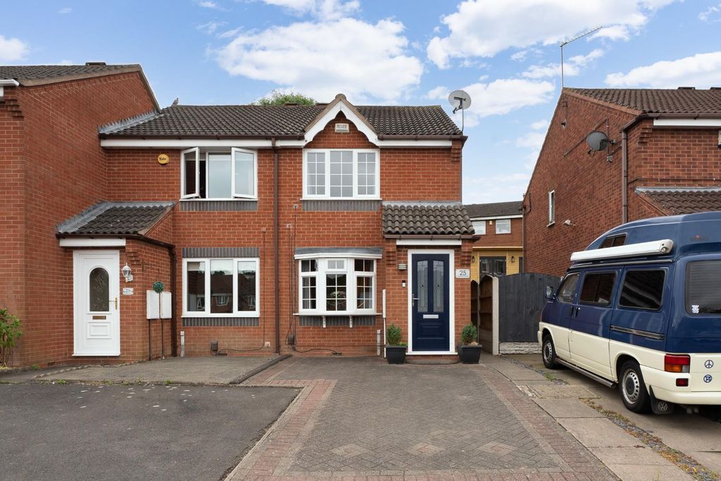 Property photo 1 of 13 Denbigh Close-15.Jpg