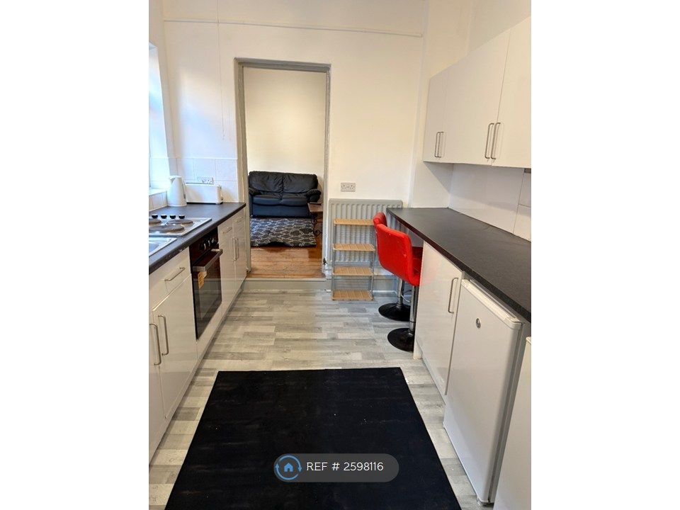 Property photo 2 of 19 Kitchen