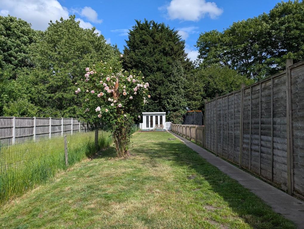 Property photo 3 of 24 Garden.Jpg