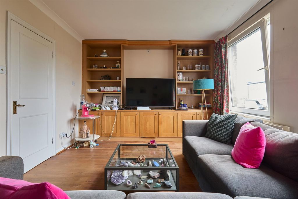 Property photo 3 of 36