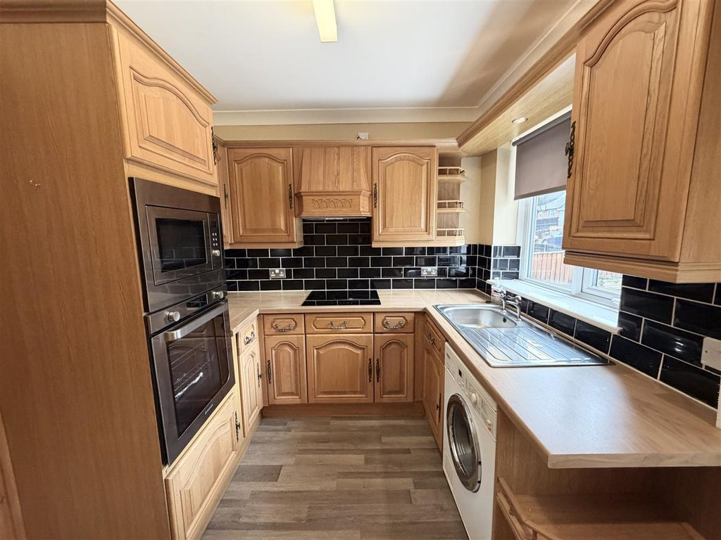 Property photo 2 of 8 Kitchen Diner