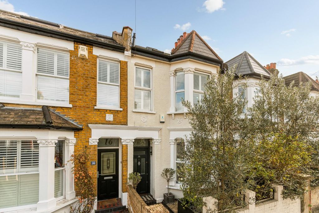Property photo 1 of 21 14 Kingswood Road-2.Jpg
