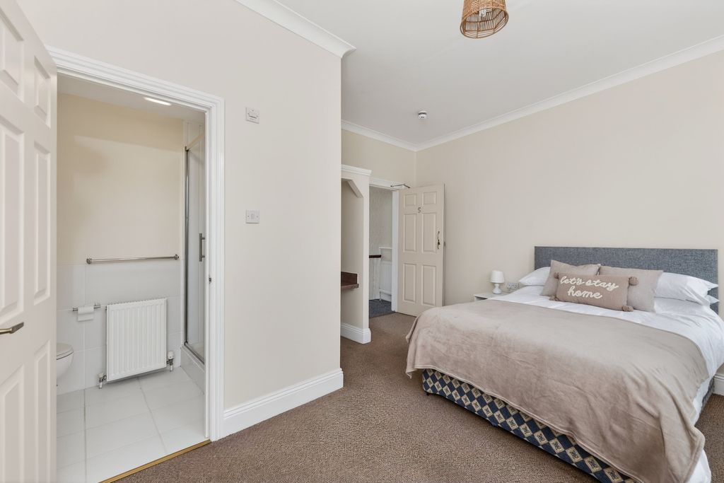 Property photo 1 of 7 0036