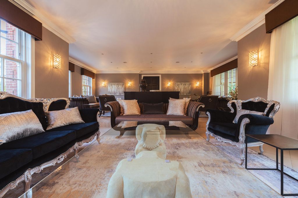 Property photo 2 of 21