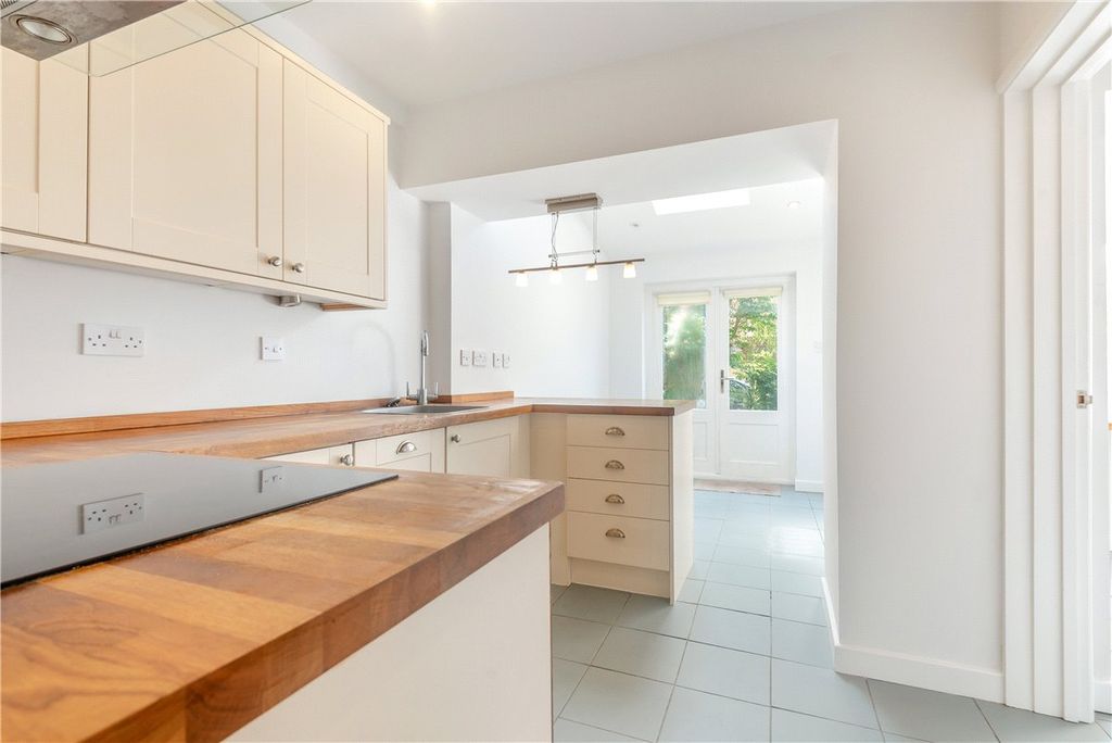 Property photo 3 of 10 Kitchen