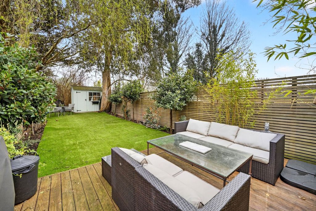 Property photo 2 of 24