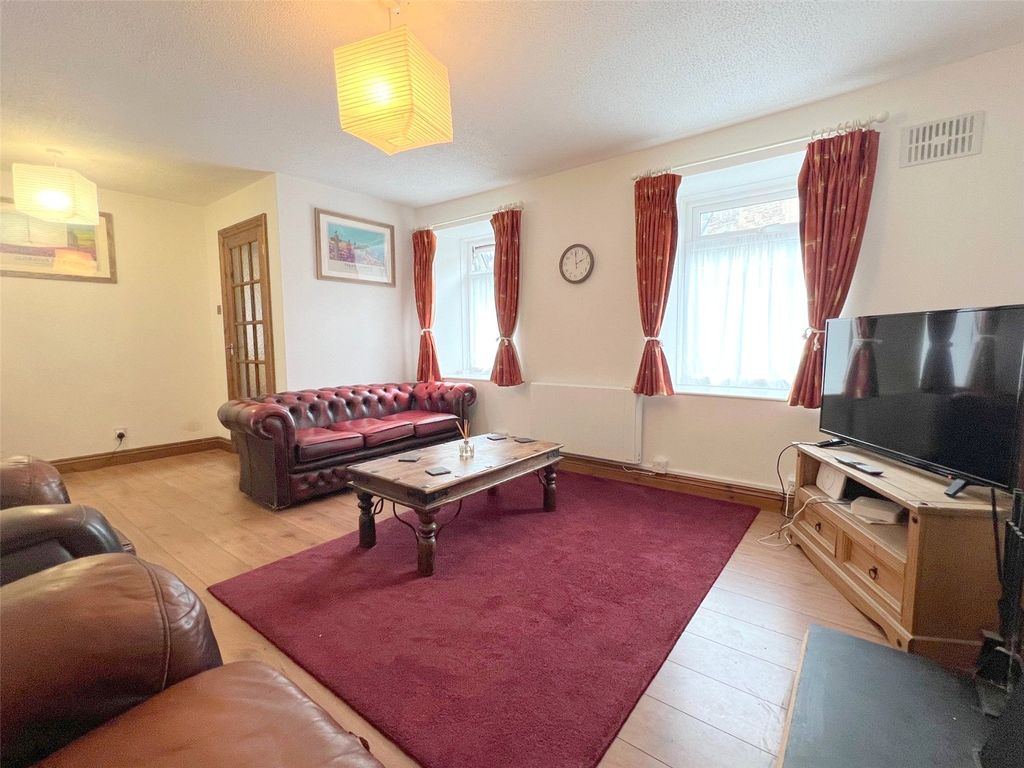 Property photo 2 of 23 Picture No. 30