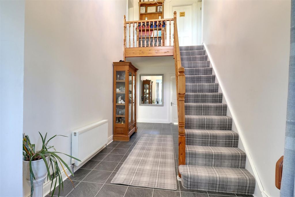 Property photo 2 of 24 Entrance Hall