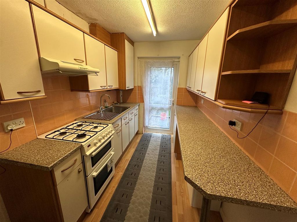 Property photo 2 of 9 Coopers Estate Agents