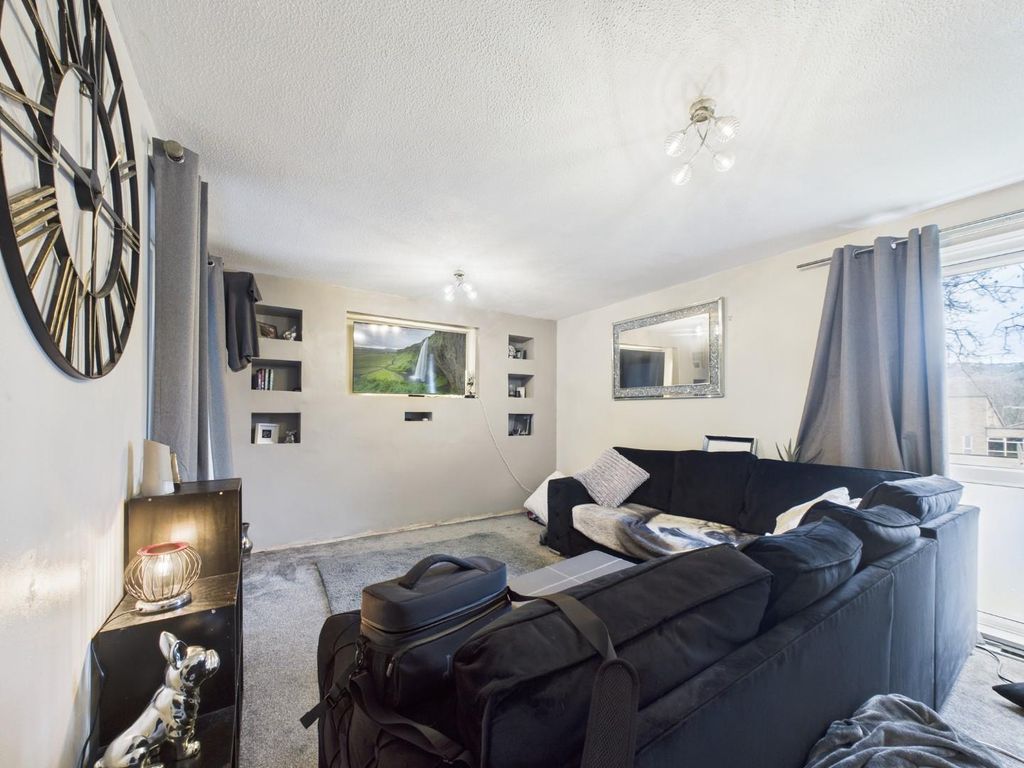 Property photo 3 of 10 Cam01268G0-Pr0423-Still007.Jpg