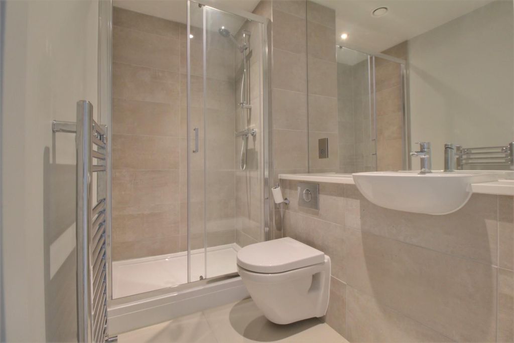 2 bed flat for saleSt. Ann Way, Gloucester GL1 photo 5