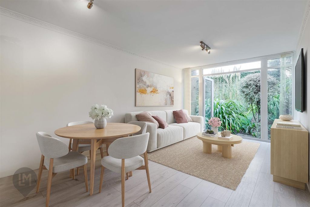 Property photo 1 of 6 Roxburgh Court