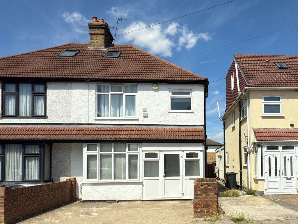 Property photo 1 of 15 4 Bedroom House In Hounslow