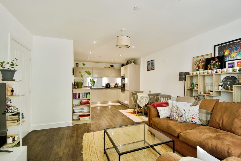 Property photo 2 of 16 Pbox-Img.Jpg