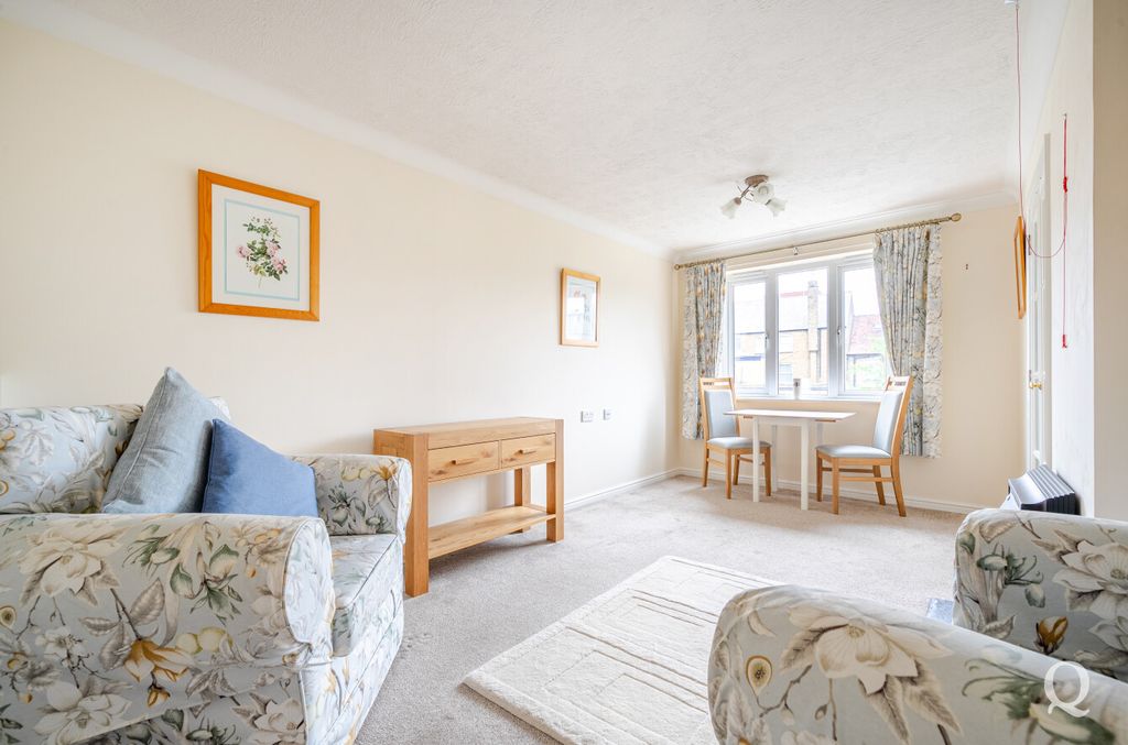 Property photo 1 of 21 30360229-20E2-430...