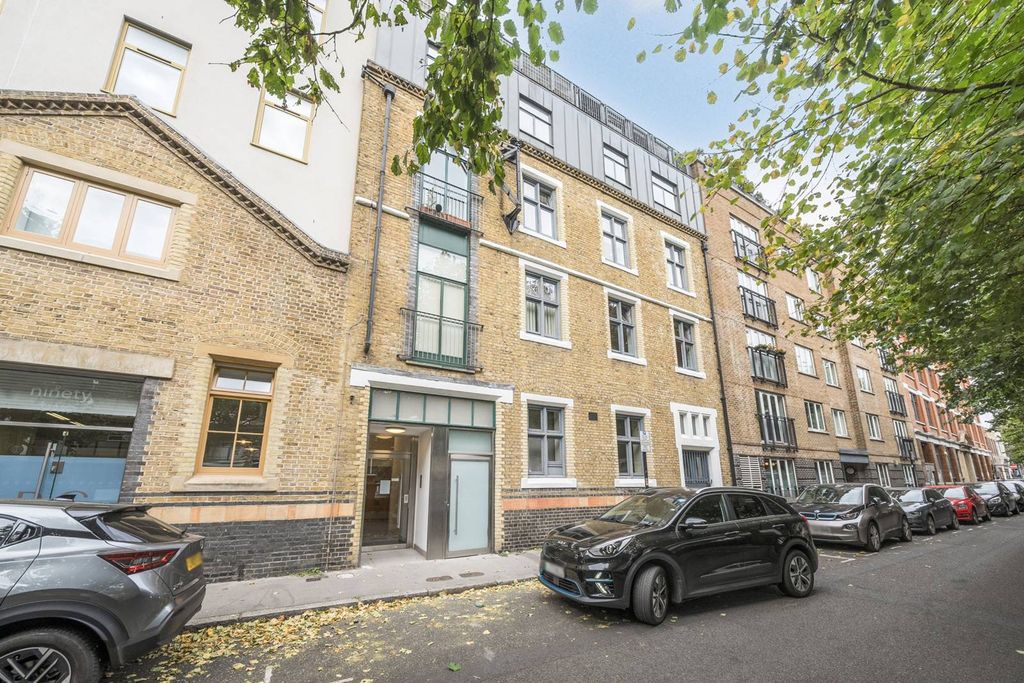 Property photo 2 of 20