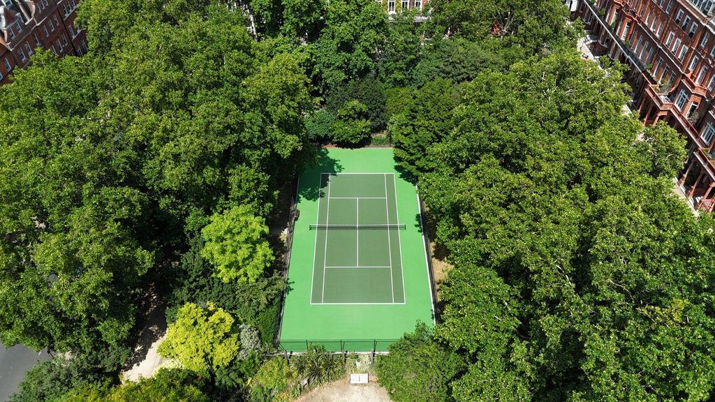 Property photo 3 of 23 Tennis Court!