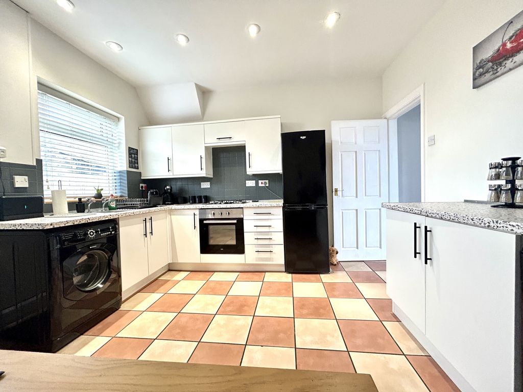Property photo 3 of 18 Img_5402
