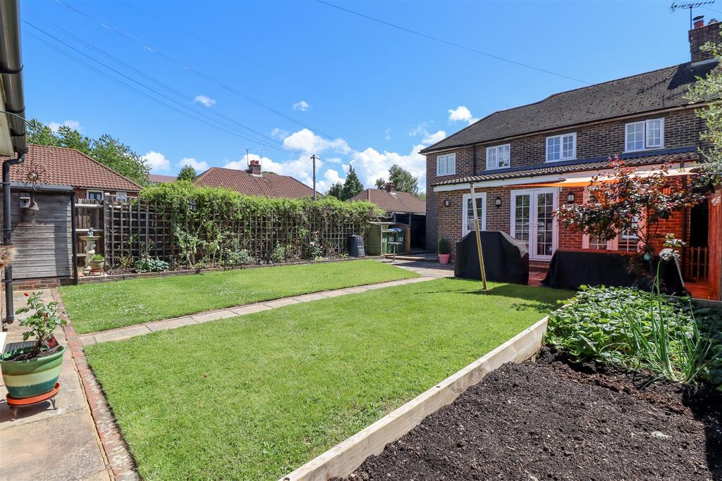 Property photo 2 of 25