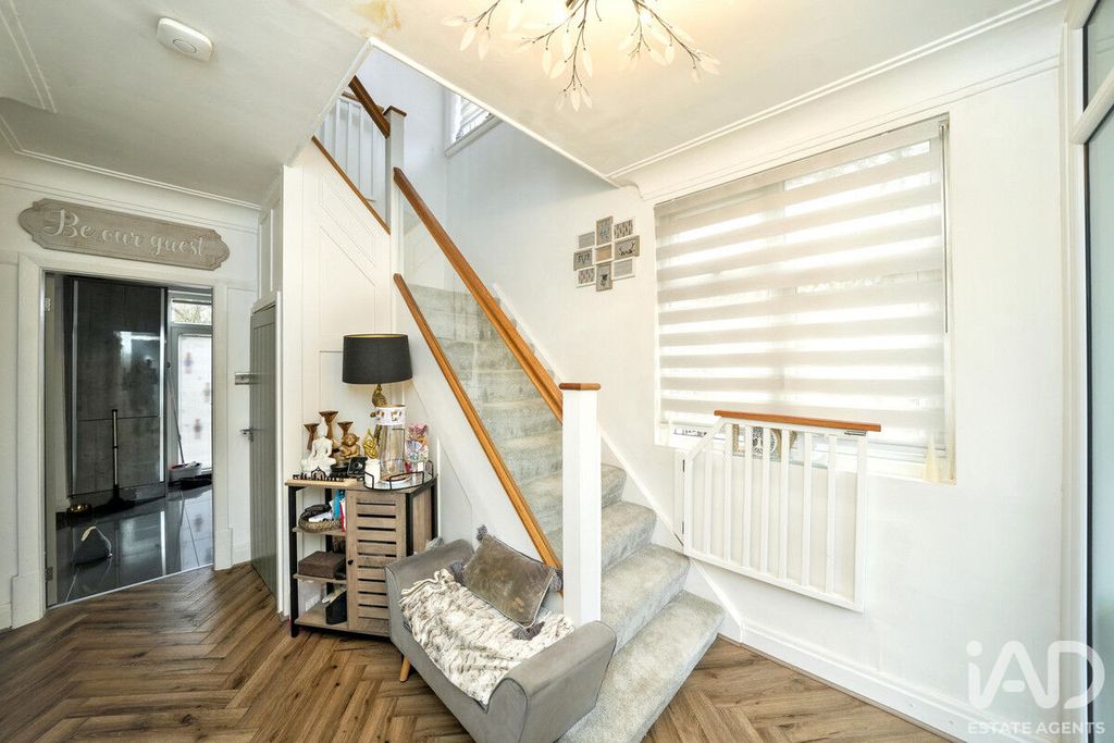 Property photo 3 of 47