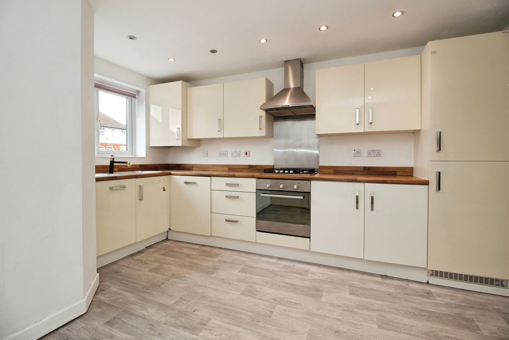 Property photo 3 of 20 Kitchen Diner