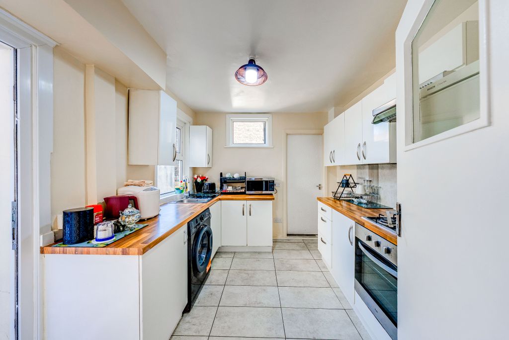 Property photo 3 of 32 A7S00402Hdr
