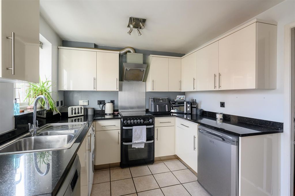 Property photo 3 of 13 Kitchen Diner