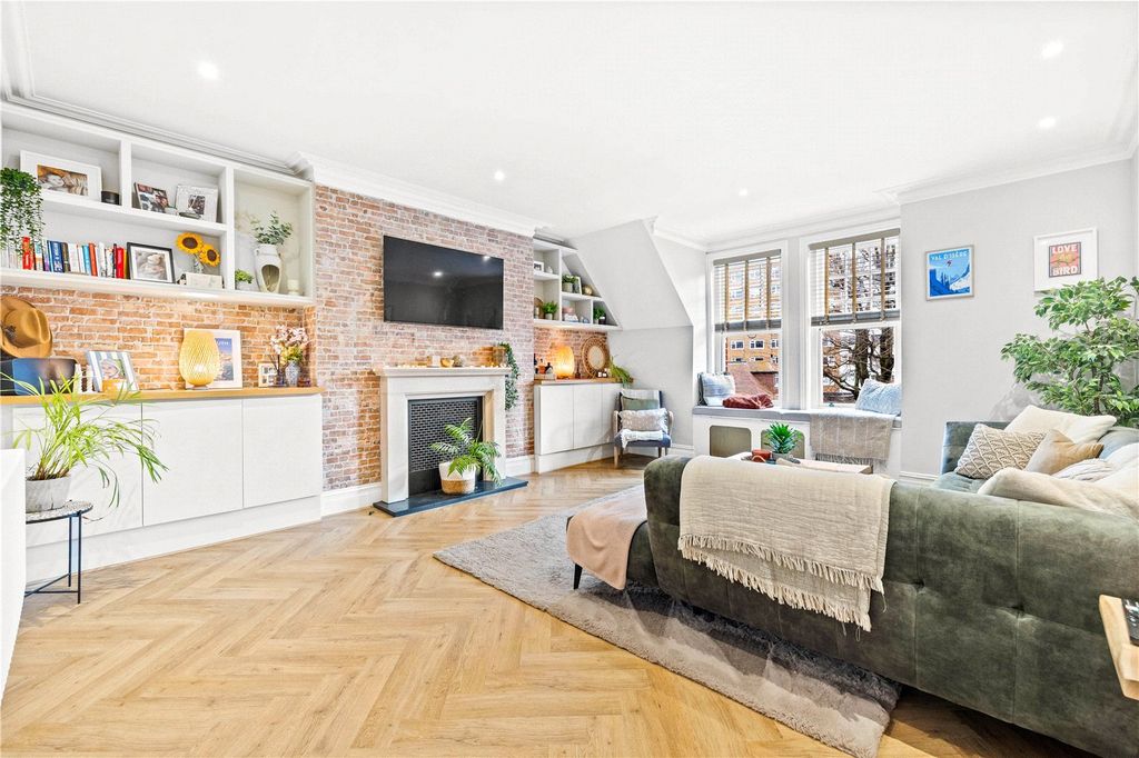 Property photo 2 of 25 Picture No. 11