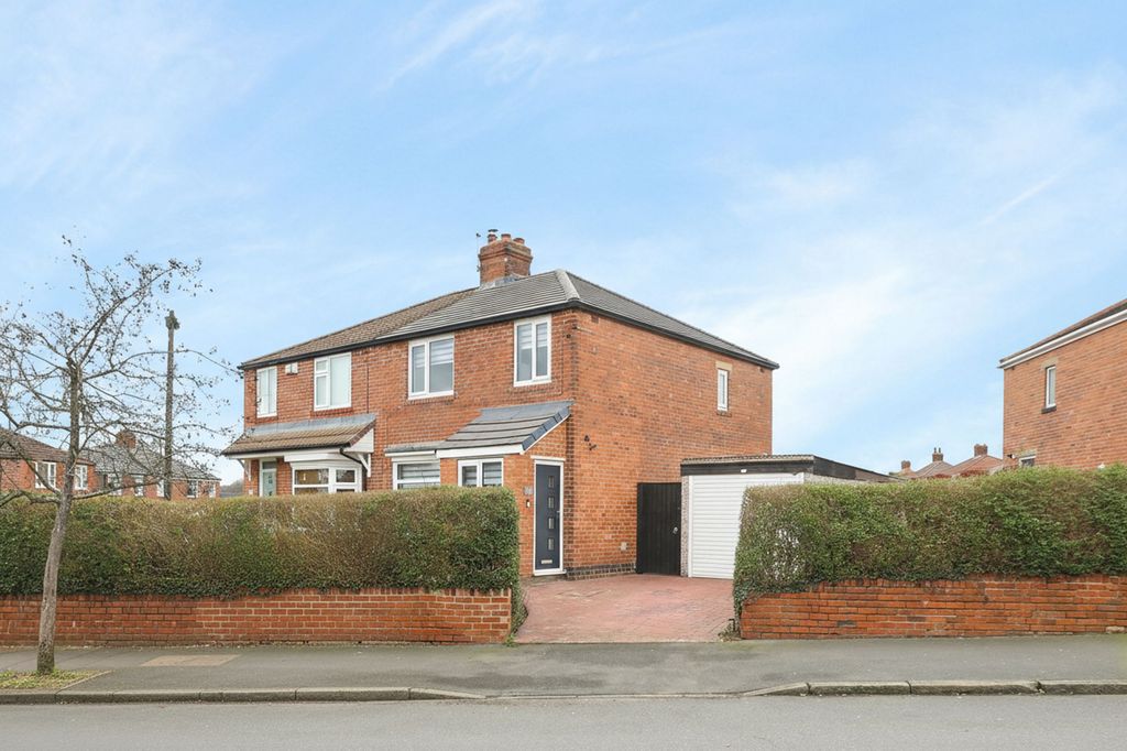 Property photo 1 of 32