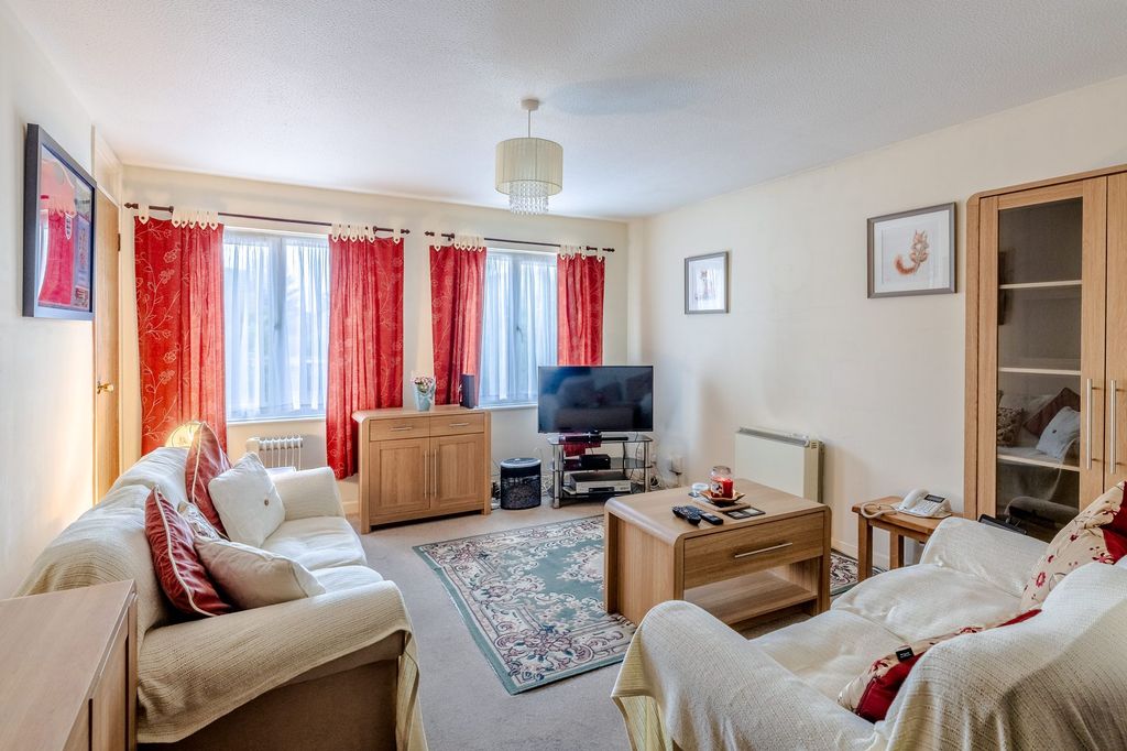 Property photo 2 of 8