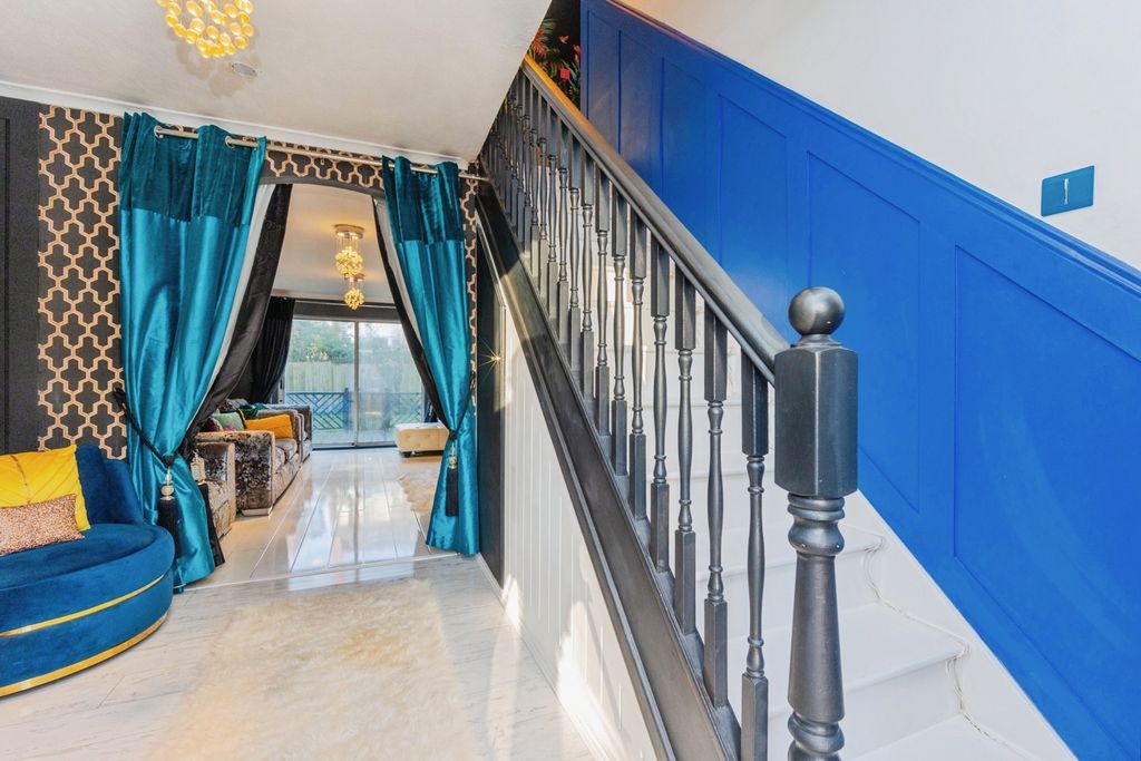 Property photo 3 of 23 Pbox-Img.Jpg