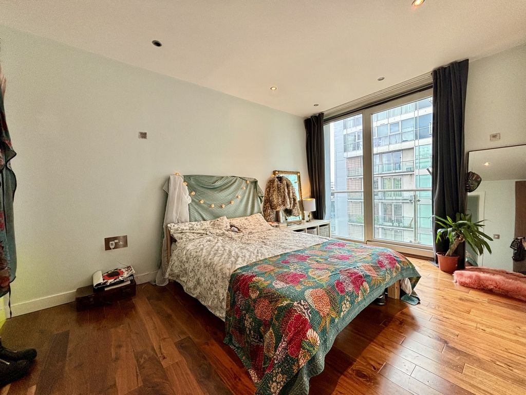 Property photo 3 of 13 Image00007
