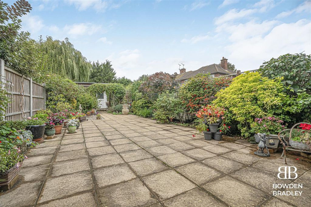 Property photo 2 of 14 Garden