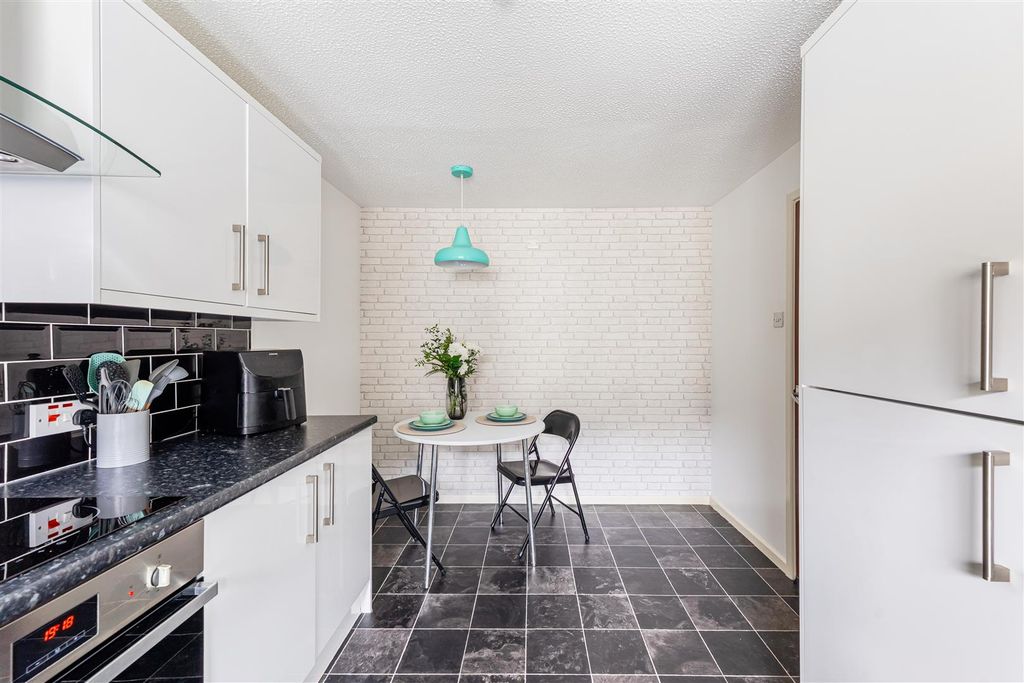 Property photo 3 of 14 Kitchen/Diner