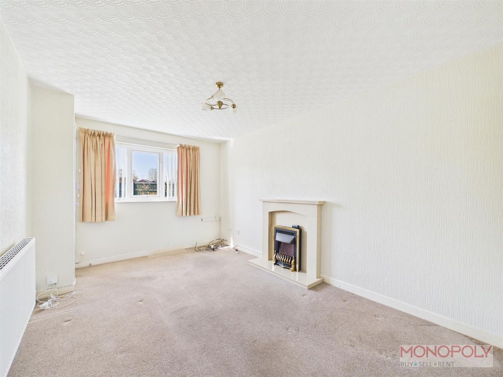 Property photo 3 of 11 Lounge