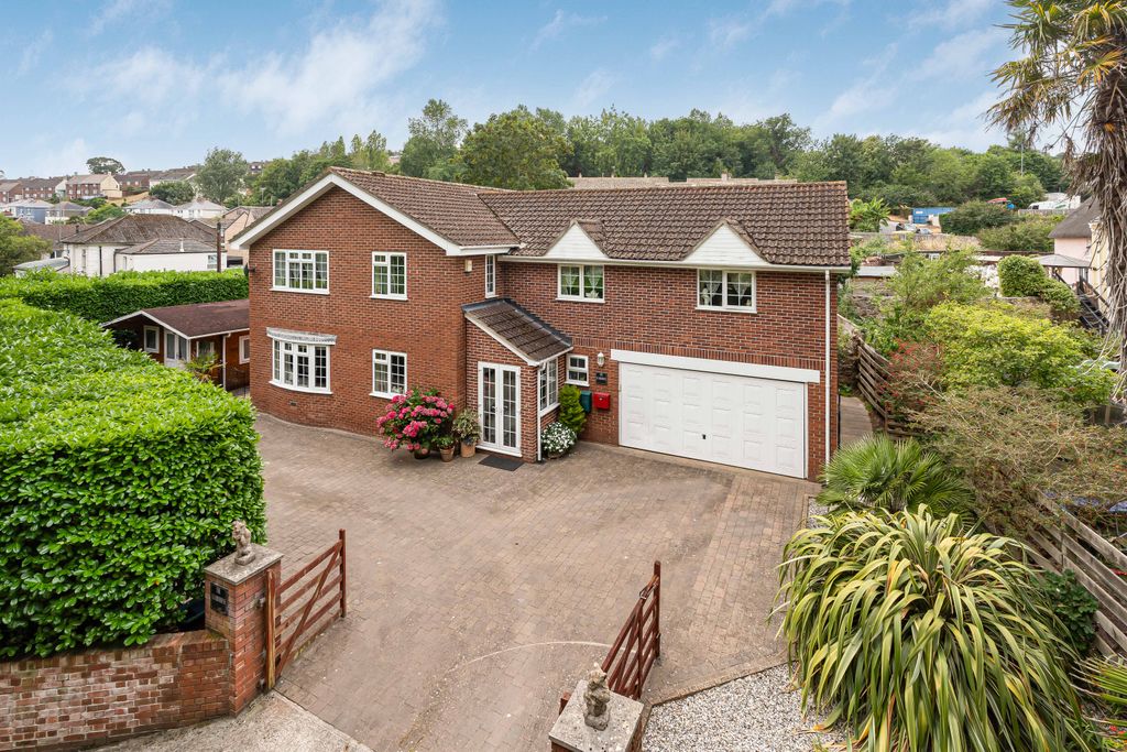 Property photo 1 of 35