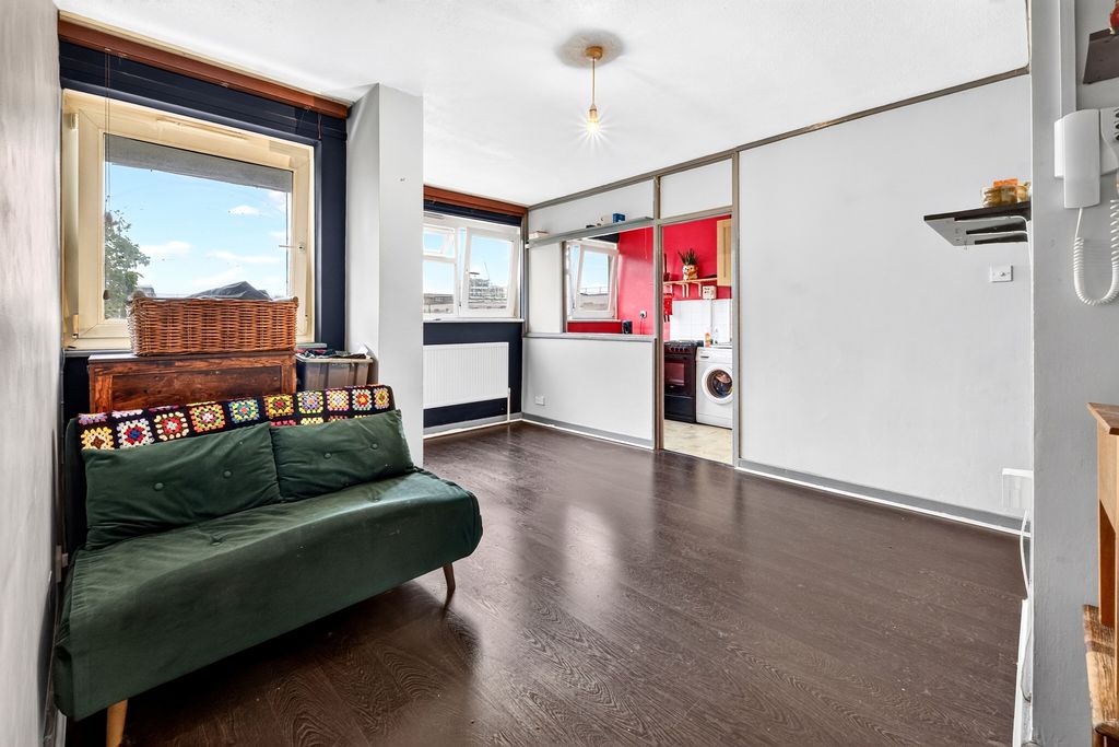Property photo 1 of 11 Photo 4