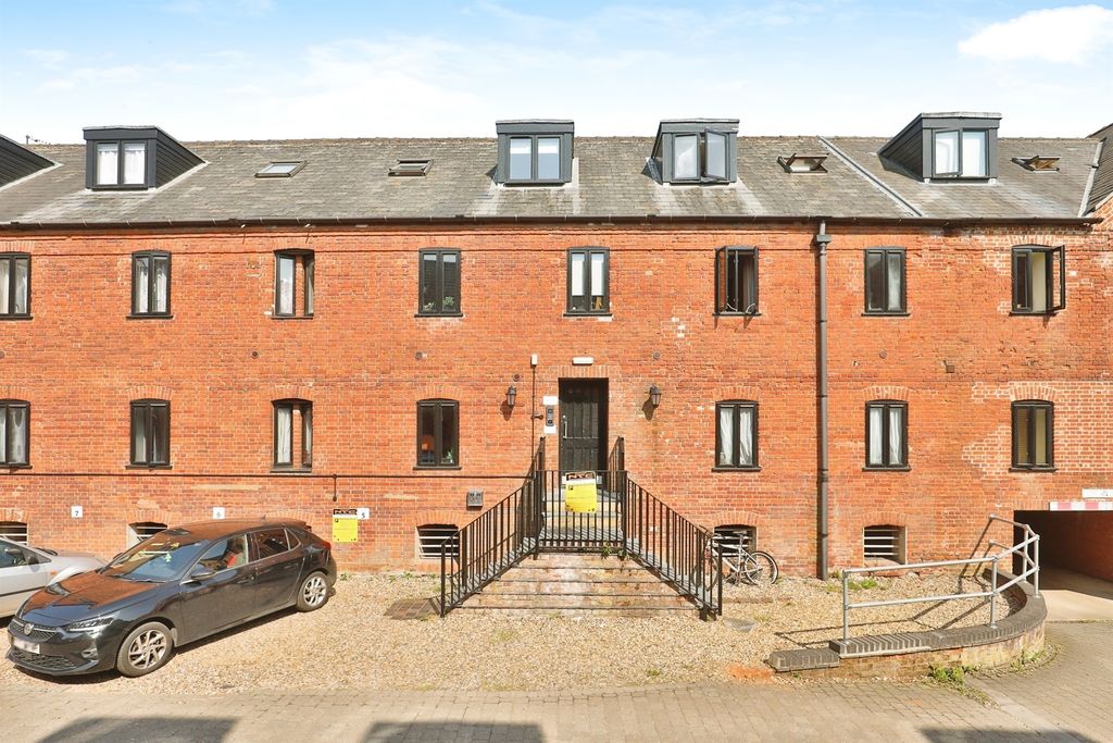 Property photo 1 of 11