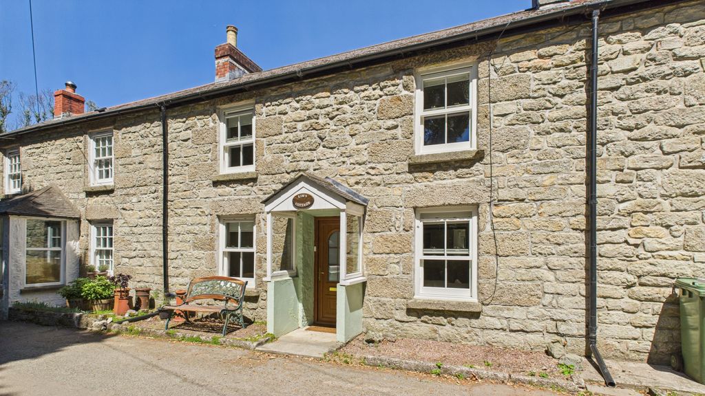 Property photo 1 of 12 3Â Bedroom Mid Terraced House For Sale